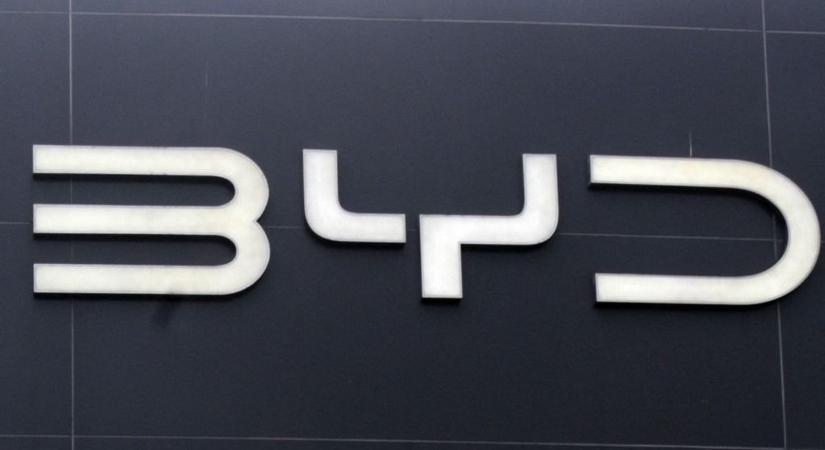 Bemutatták az első elektromos modellt, amit Szegeden fog gyártani a BYD: olyan olcsó lesz, hogy most igazán bajba kerül az európai autóipar