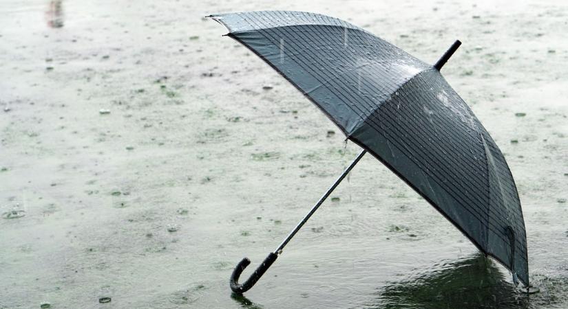 Őszt idéző arcát mutatja az időjárás, nem árt az esernyőt is kéznél tartani