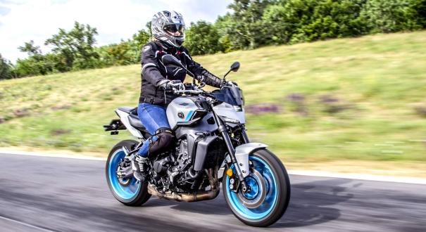 Yamaha MT-09 Y-AMT-teszt: mindenki csupaszmotorja?