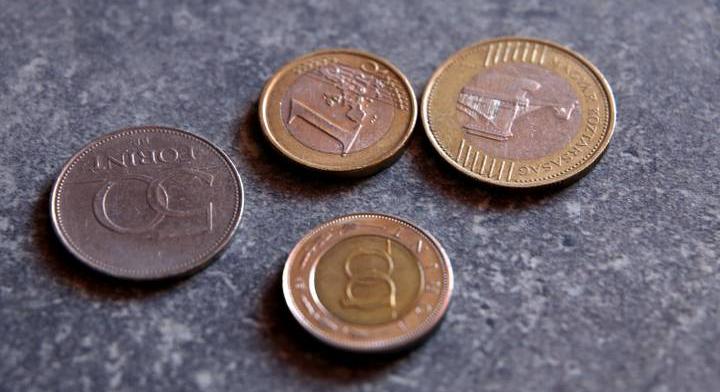 10 ezer forintot ér ez az érme, és még mindig forgalomban van Magyarországon