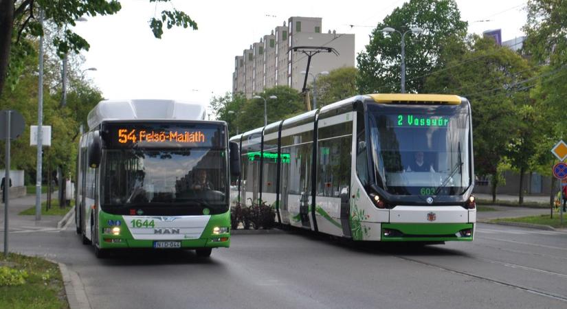 Kivonul a rendőrség Miskolcon, le kell állítani a villamosokat
