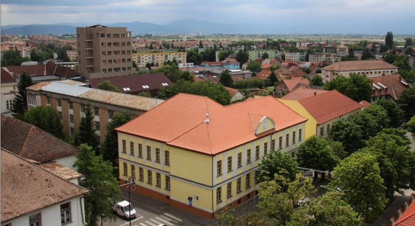 Cseke Attila: sepsiszentgyörgyi iskola és nagybányai színház épületének felújítását támogatja a minisztérium