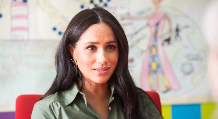 Meghan ilyen bunkó dolgot művelt a királyi család dolgozó tagjaként: Károly király volt inasa buktatta le a hercegnét