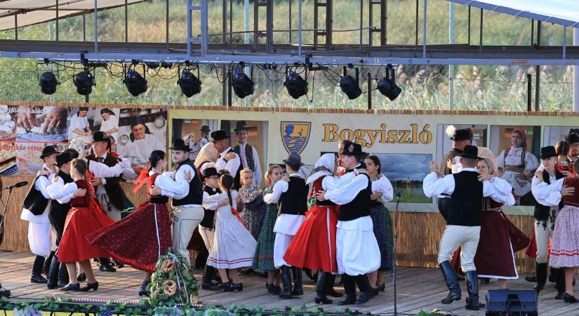 Szüreti forgatag: mindenki járta a csárdást a bogyiszlóiak legnagyobb rendezvényén (videó és galéria)