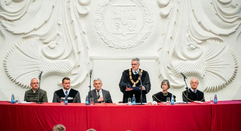 Díszdiploma-átadással kezdődött a tanév a Széchenyi István Egyetem Albert Kázmér Mosonmagyaróvári Karán