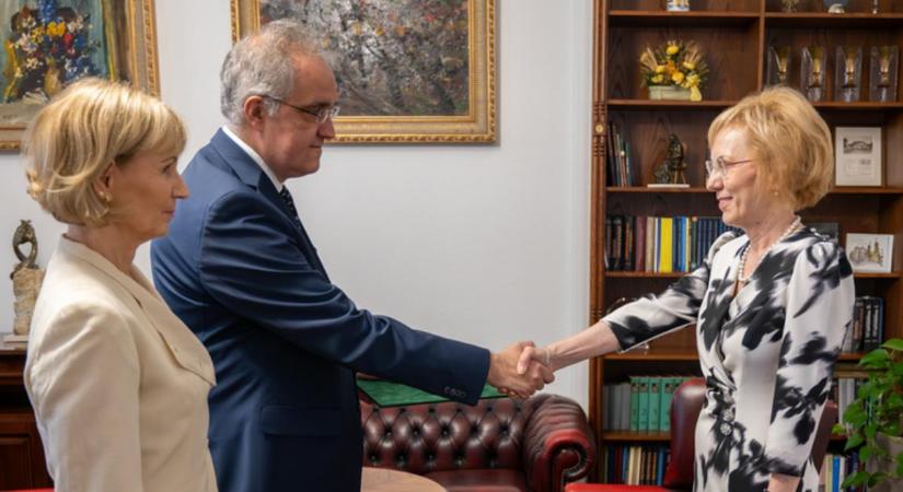 Új szakmai koordinátor vehette át kinevezését a Reumatológiai és Immunológiai Klinikán