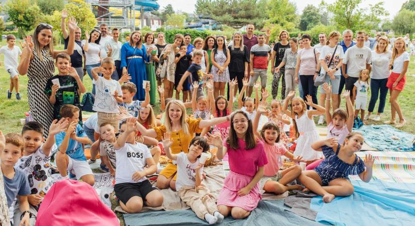 Kincskeresés, piknik és fagyizás – Rendhagyó tanévnyitó az egyik marosvásárhelyi iskolában