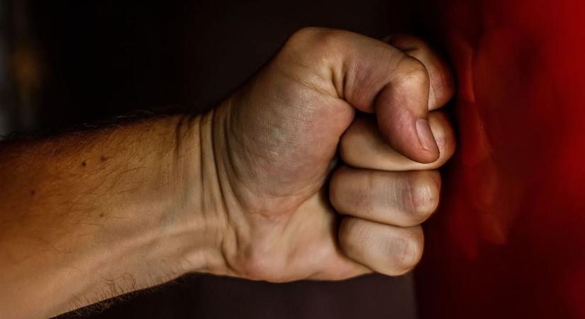 Elképesztő fehérvári eset: ez a férfi bántalmazta feleségét, kirabolta az ismerősét