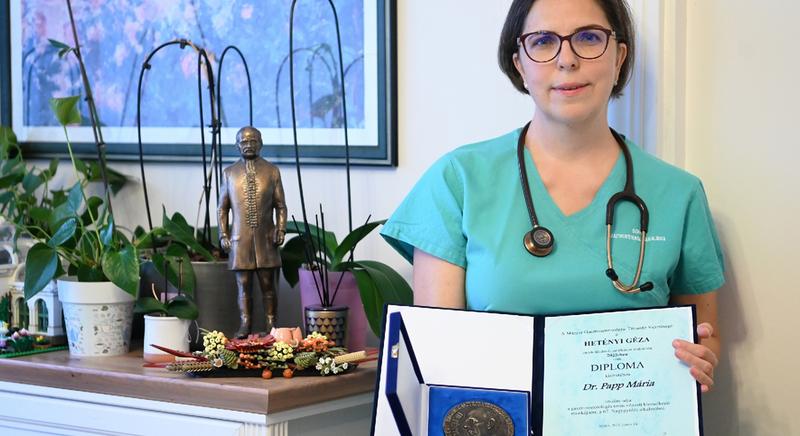 Rangos szakmai díjat kapott a DE Klinikai Központ gasztroenterológus professzora