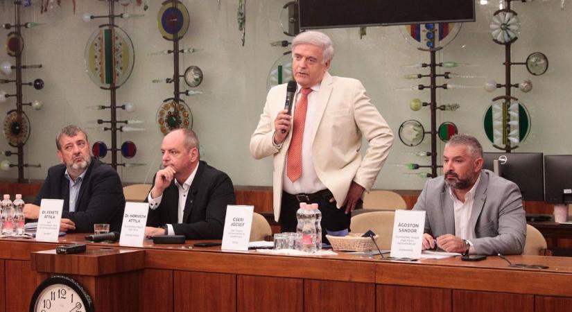 Miért zárnak sorra a belvárosi üzletek? - Megoldást kerestek a fórumon