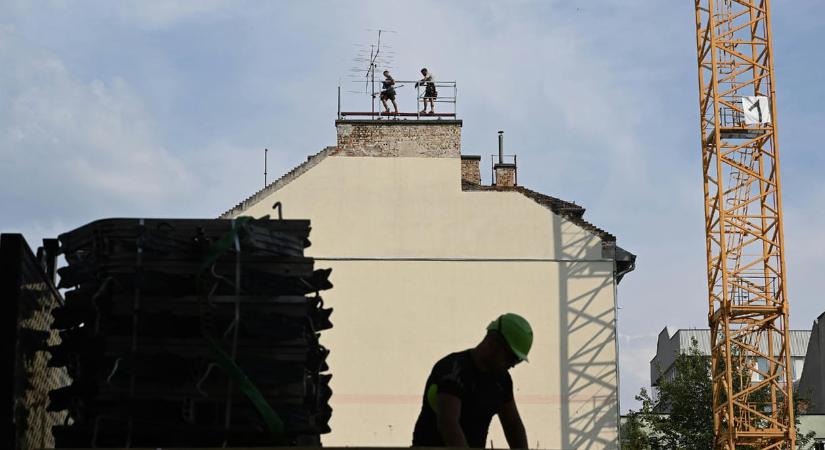 Erste: Idén alig fog nőni a magyar gazdaság, az inflációt fölfelé lökheti a választási osztogatás