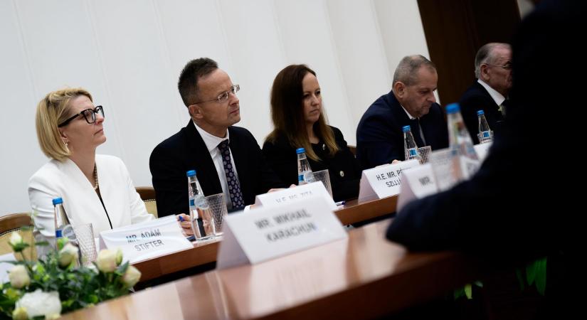 Szijjártó Péter: Magyarország nem akarja, hogy az Európai Unió harcban álljon