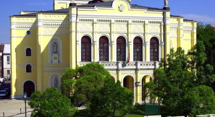 Miközben a független társulatok semmilyen támogatást nem kapnak, a debreceni színháznak kiosztottak egymilliárdot