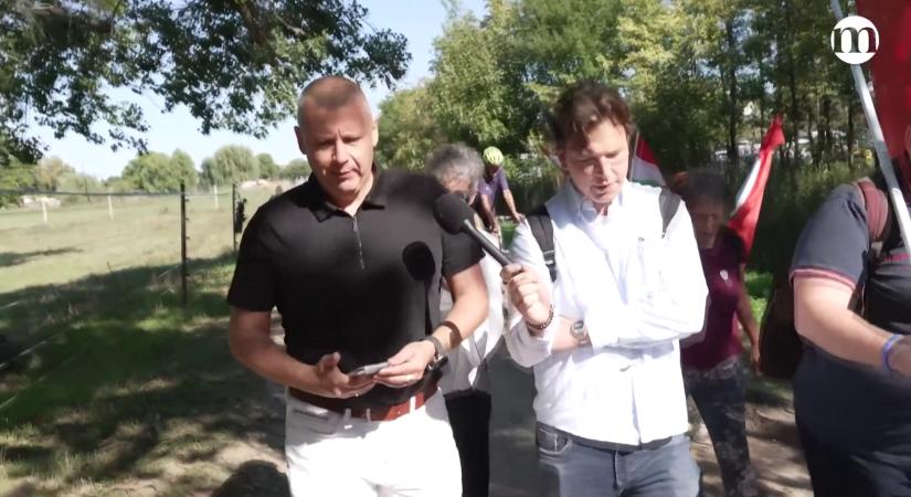 Magyar Péter tagadta, hogy Ruszin-Szendi Romulusz lökdösni próbálta a Mandiner munkatársát Kötcsén  videó