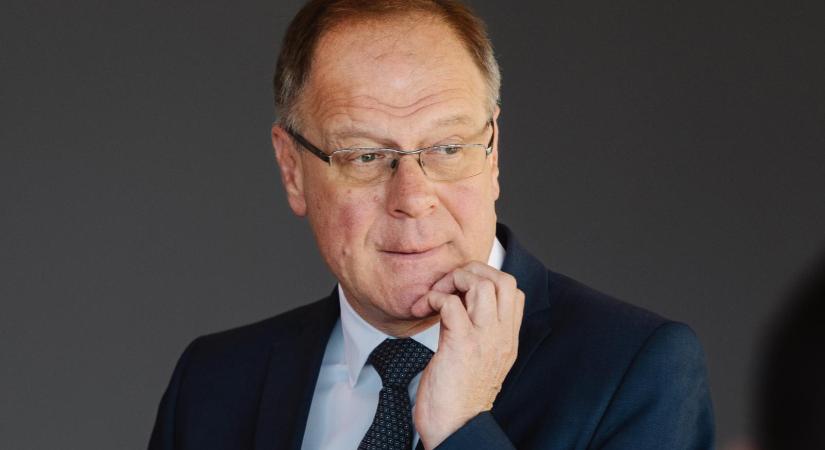 Navracsics Tibor közölte, nem véletlenül került le a napirendről az átláthatósági törvény