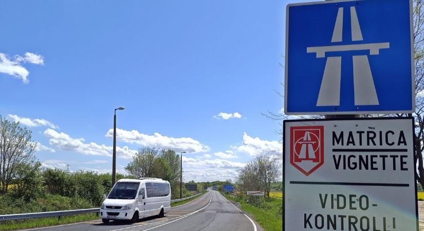 Sok vagy kevés? Ennyit fizethetünk jövőre az autópálya-matricákért!