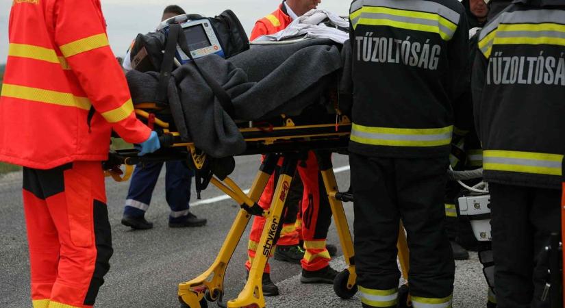 Kiderült, ki sérült meg a 3-ason történt balesetben