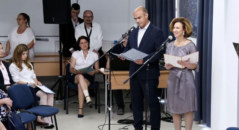 140 éve csengettek be először a Kőrösyben, különleges ünnepséggel idézték fel az első tanítási napot – galériával