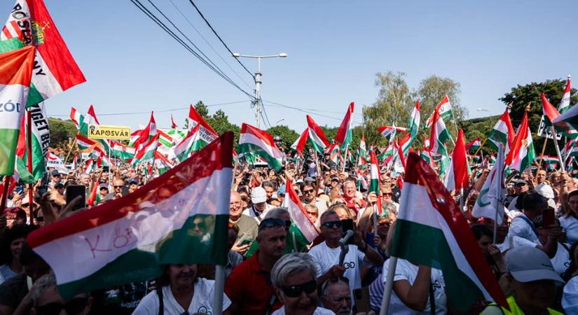 Megérkezett a legfrissebb felmérés: kicsit gyengült a Tisza Párt, de még így is vezet a Fidesz előtt a Medián szerint