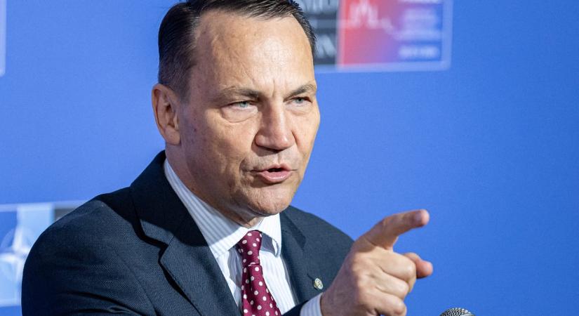 Orosz drónok: a lengyel külügyminiszter kemény hangú posztban válaszolt Orbánnak
