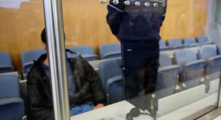 Életfogytiglani börtönre ítélték a késelőt, aki válogatás nélkül szúrta le az embereket egy fesztiválon
