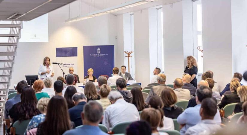 Figyelem: idén is elérhető az Apáczai ösztöndíjprogram