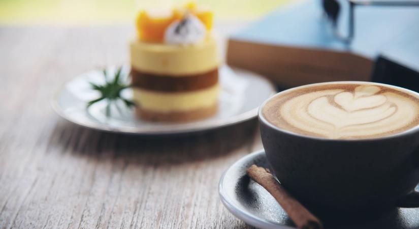 Gyereksarok, kerthelyiség, finomságok – új kávézó nyitotta meg kapuit Vasban