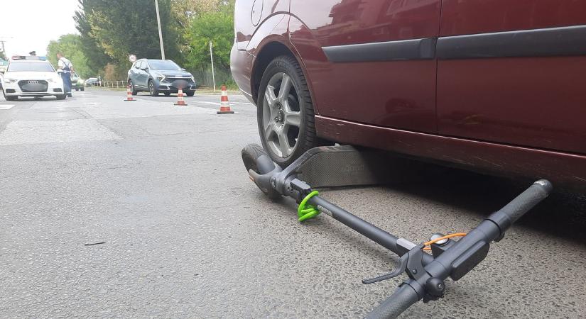 Roller és személyautó ütközött – 12 éves fiút vittek kórházba