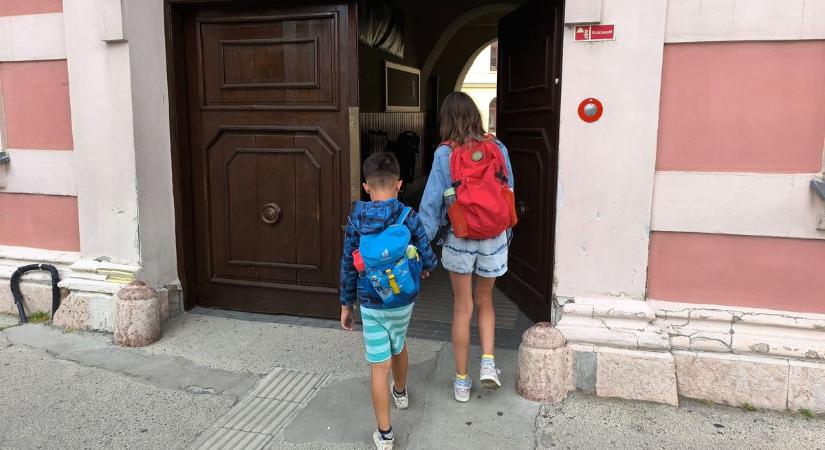 Ez minden szülőt érint, ennyi éves kortól mehet egyedül iskolába a gyerek