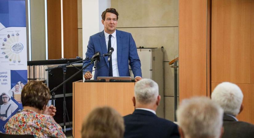 Több százmillió forintból indul egyedülálló program, ezeket a diákokat érinti