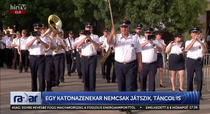 Radar - Egy katonazenekar nem csak zenél táncol is  videó