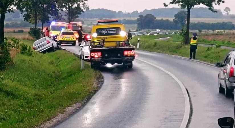 Olvasói fotót és videót kaptunk a zalai balesetről - még mindig félpályán halad a forgalom