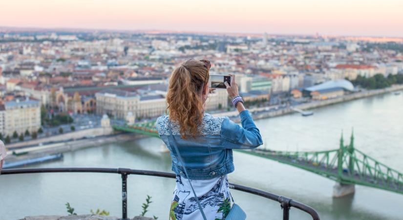 Kongatják a vészharangot Budapesten és a Balatonnál is: hiába a rekord, ennek nem lesz jó vége