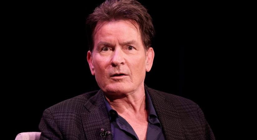 Drogfüggősége idején Charlie Sheen egyszer jégkockát dugott a saját fenekébe, hogy ébren maradjon egy forgatáson
