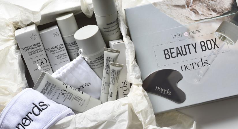 Unboxing & Teszt: Ezek a NERDS kozmetikumok kerültek a Krémmánia Beauty Boxba
