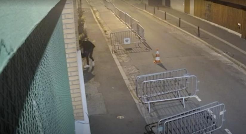 Szerb rendszámú autóval érkező, horvát telefont használó férfiak hagytak 9 levágott disznófejet 9 párizsi mecset előtt