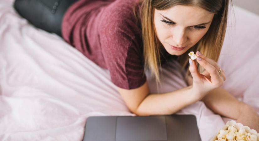 A Netflix új dokumentumsorozata felrobbantotta az internetet: szívszorító vallomásokat tesznek a romantikus csalások áldozatai