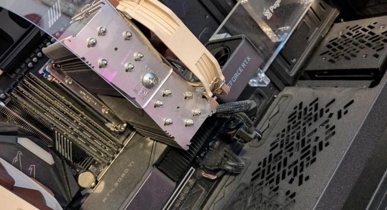A nap nyertese a srác, aki 8000 forintért vett egy PC házat és talált benne egy 2,5 milliós konfigurációt