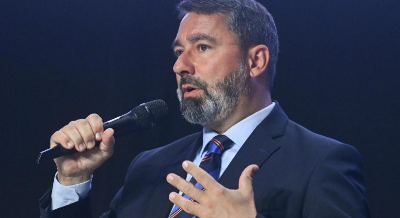 Tarr Zoltán lebukott, eltűnt, majd előbújt, hogy megtapsolja a háborút - ez Tisza Párt valódi arca  videó