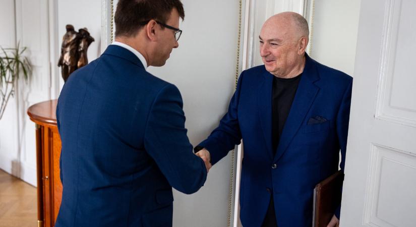 Budapesten járt, miniszterrel is találkozott a putyinista oligarcha, akit a magyar kormány lezsarolt az EU-s szankciós listáról