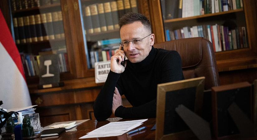 Miközben Lengyelország forrong, Szijjártó Péter Minszkben tárgyalt