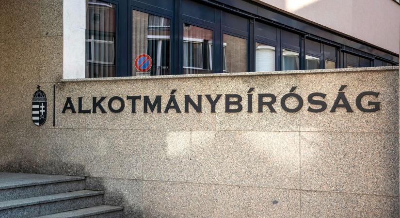 A bankok megtámadták a kamatstopot, az Alkotmánybíróságig mentek