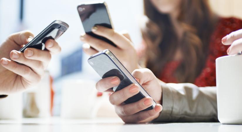 Kiderült az időpont: napokon belül jön a teljesen megújult iOS 26 az iPhone-okra