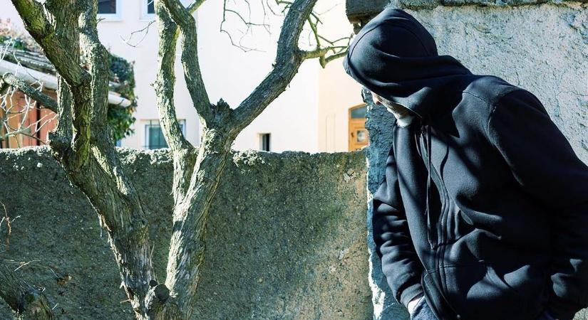 „Két méterre tőlünk kamerázta a gyereket” – a komáromi anyuka elmesélte a játszótéri leselkedés részleteit