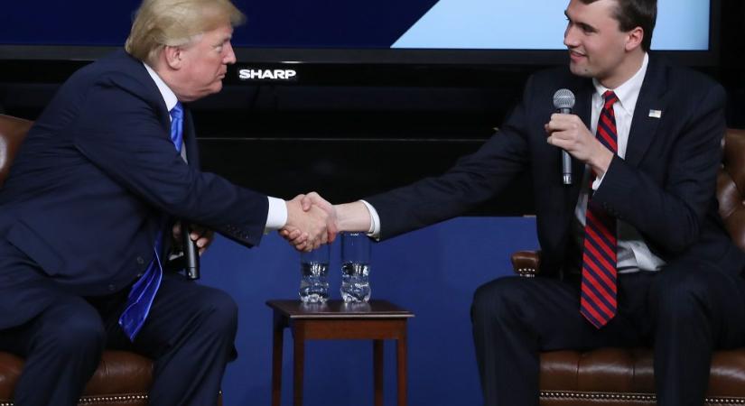 Megszólalt Trump Kirk meggyilkolása után: „Sötét pillanat ez Amerika számára”