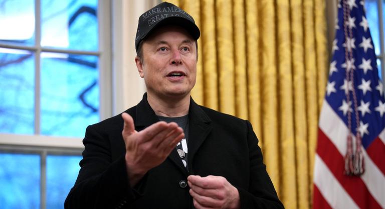 Már nem Elon Musk a világ leggazdagabb embere, váratlan milliárdos előzött