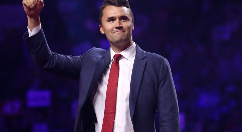 Meghalt Charlie Kirk amerikai konzervatív aktivista nem sokkal azután, hogy lövés érte Utah államban, egy rendezvényen