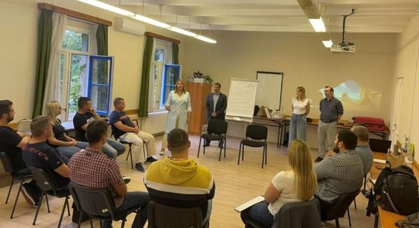 A 112 nem játék! Életek múlhatnak rajta – így készítik fel a hívásfogadókat