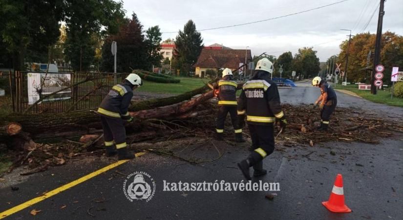 Forgalmas helyszínen kellett beavatkozniuk a tűzoltóknak a zalai városban