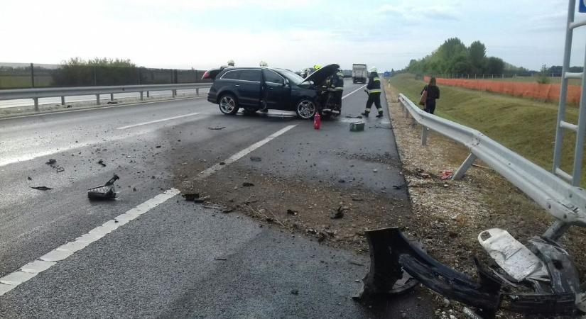 Nagy a baj! Csúnya baleset történt az M6-os autópályán